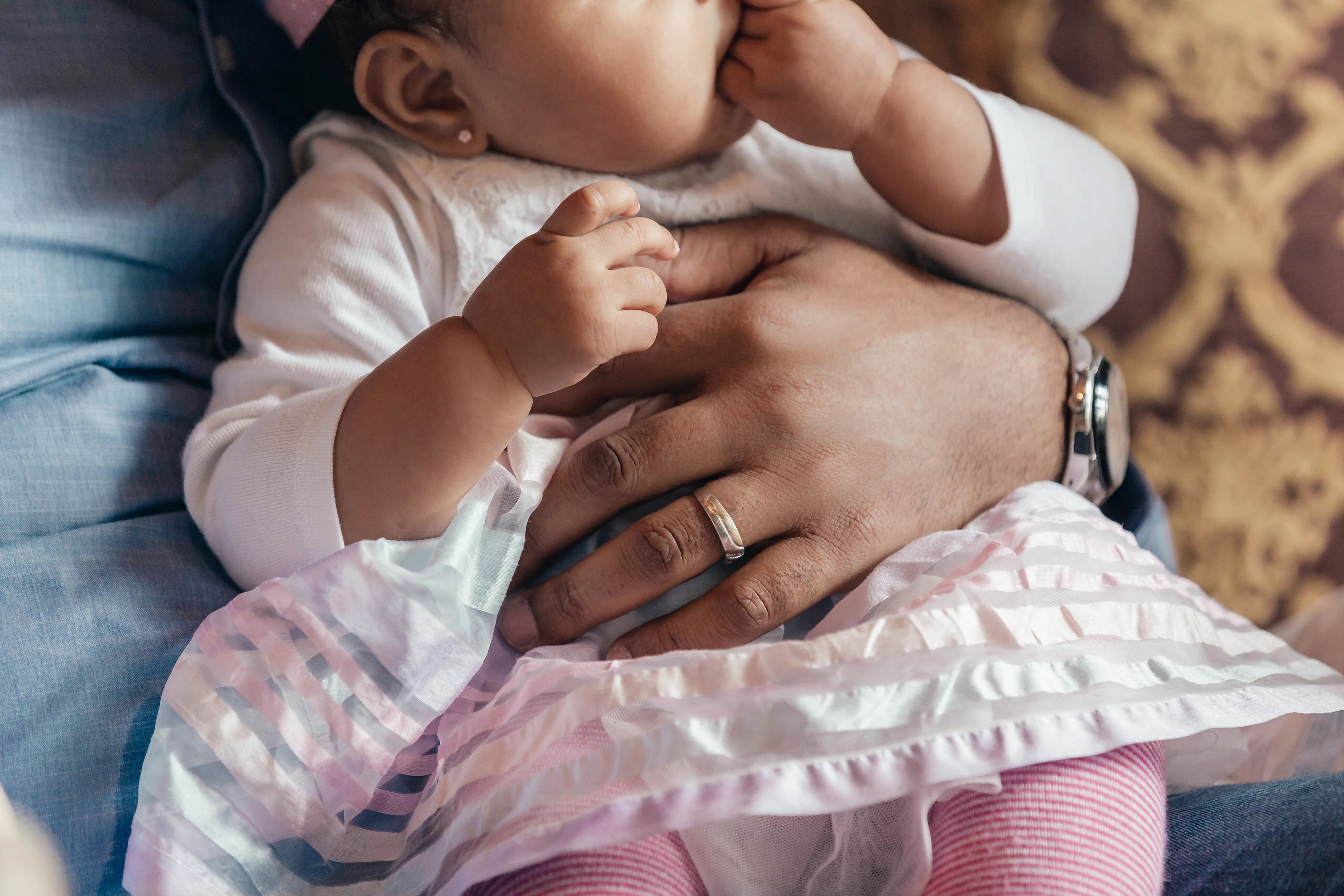 files/imageye___-_imgi_10_father-holding-baby-daughter-in-lap.jpg