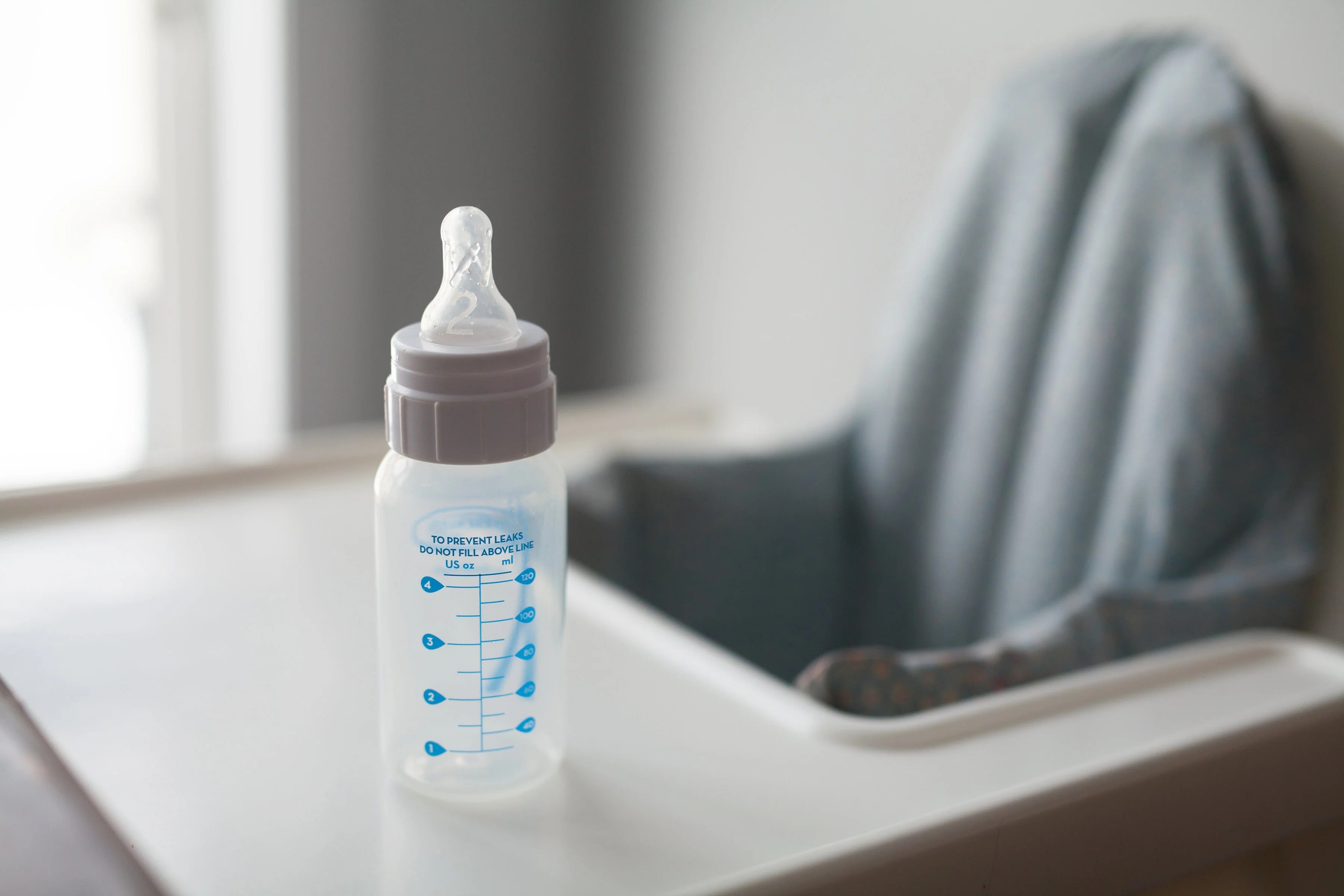 files/imageye___-_imgi_12_baby-bottle-high-chair.jpg